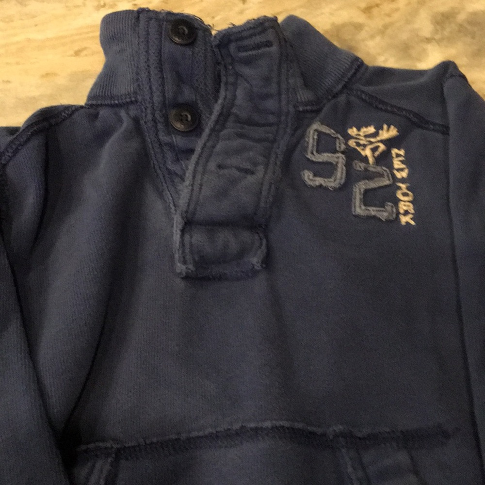 🔥 3 for $23 Boys Abercrombie vintage wash sweatshirt. Blue